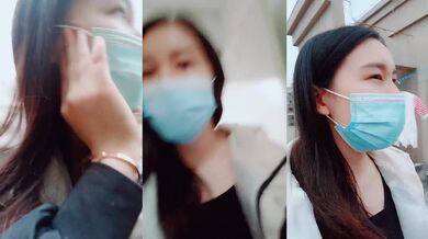 风骚少妇户外活动，漏出骚奶子差点被路人发现好刺激，在楼顶上拿大爷开心，花盆里尿尿背着大爷漏出奶子玩逼